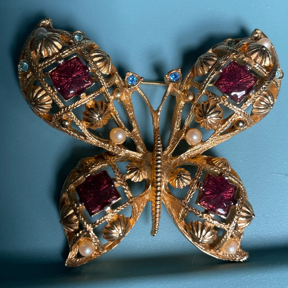 Vintage Avon brooch